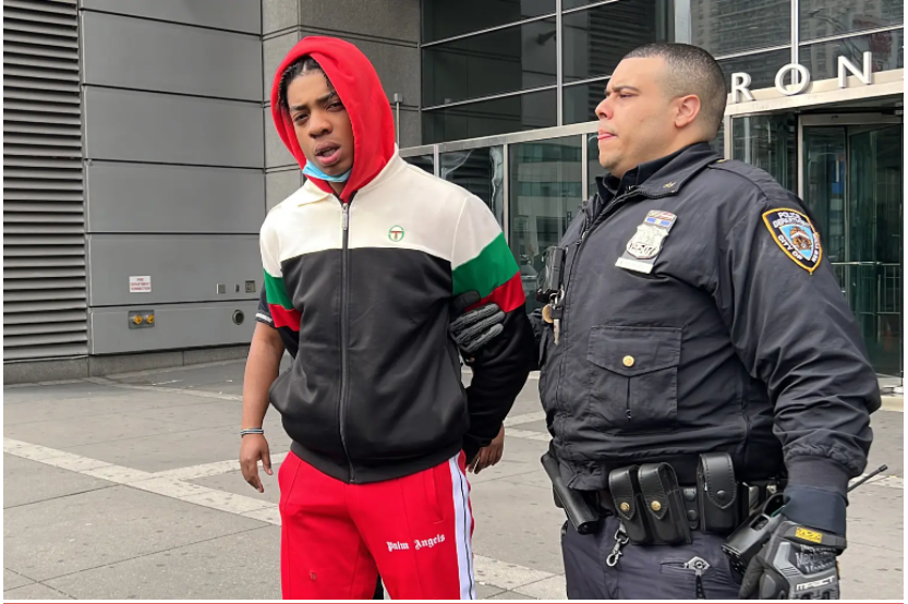 13th_Hero's tweet photo. Free Dougz yurr #freedougieb https://t.co/nXtwinkp1O