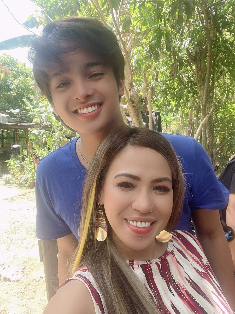 madaminutz20's tweet photo. GUD DAY MGA INUTZ, ANDTO LNG SI MADAM INUTZ SA LOCK IN TAPING W/ MY PBB EX HOUSEMATE NAKSHIE KD ESTRADA‼️ ABANGAN NYO YAN SOON AH‼️ ITWAS NICE WORKING W/ U AGAIN NAK ❤️#madaminutz #Inutil #madam #marites #vlogger  #youtuber #artist #recordingartist #KDLEX #KDEstrada https://t.co/WwFqkqjGQr