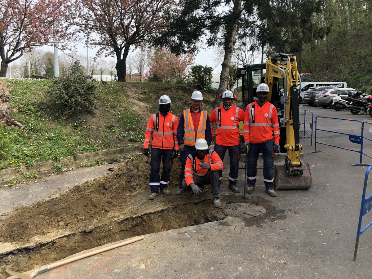 RCSuresnes's tweet photo. Merci aux équipes de #Watlet-TP et @villedesuresnes pour l’intervention sur les #canalisations au stade 👏👏🏿 https://t.co/HTkjjXsu4D