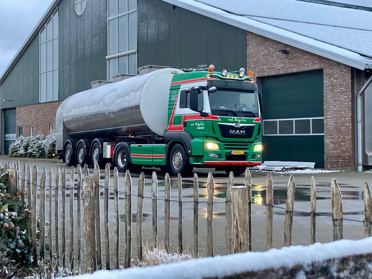 🌱  B I O L O G I S C H  🌱

Jeeej.... we zijn BIOLOGISCH!! 🥳 Wat zijn we daar ontzettend trots op. Een nieuwe uitdaging zijn we aangegaan. En vandaag is het zover, op deze winterse 1 april wordt de eerste biologische melk 🥛 opgehaald.