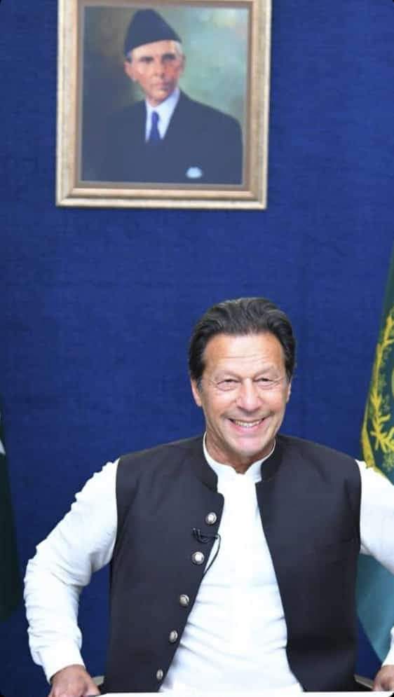 Alpha__43's tweet photo. سکیورٹی اداروں کی رپورٹ کے مطابق وزیراعظم عمر ان خان پر قاتلانہ حملے کا منصوبہ بنایا گیا ہے، وزیراعظم کی جان کو شدید خطرہ لاحق ہے، سکیورٹی بڑھا دی گئی ہے،
(اطہرکاظمی) 
#کیا_غدار_حکومت_کرینگے https://t.co/wkWLnKDSCB