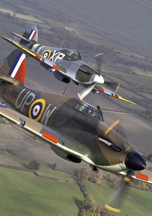 HurricaneR4118's tweet photo. 2 Hurricanes?  Saturday morning? @WLACFlying ?  Go on then 😉.  https://t.co/sH21lpnWs1 https://t.co/gKzzMNGCLM