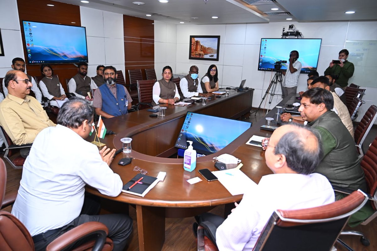 mit_sog's tweet photo. #MITSOG's MPG 17th batch students interacted with Shri. G Asok Kumar - Director General of National Mission for Clean Ganga (NMCG) on Day 9 of National Study Tour 2022
#CareerinPolitics #NationalStudyTour https://t.co/DsC6ZJaV52