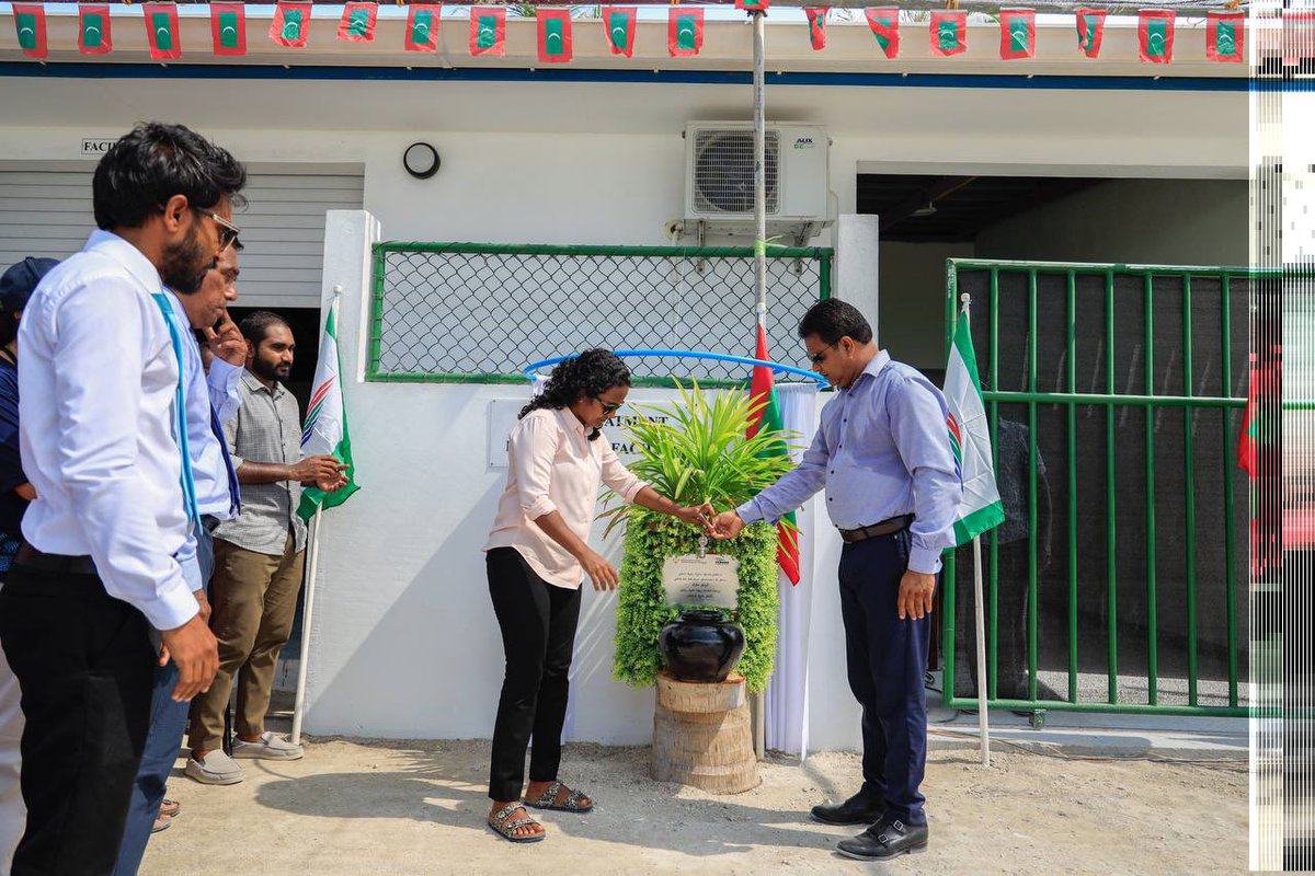 MoEnvmv's tweet photo. މަޑުއްވަރީ ފެނުގެ ނިޒާމް އިފްތިތާހް ކުރުން؛ މި ނިޒާމުން ފެން އުފެއްދުމުގެ އޮޕަރޭޝަނުގައި ހިމަނާފައިވާ ވަރޭފެނުގެ ނިޒާމާއި އިއާދަކުރަނިވި ހަކަތައިގެ ނިޒާމުގެ ސަބަބުން ހިންގުމުގެ ޚަރަދުން ގާތްގަނޑަކަށް 30 އިންސަތަ ސަލާމަތްކުރެވޭނެކަމަށް ބެލެވޭ https://t.co/QoWOat69HV