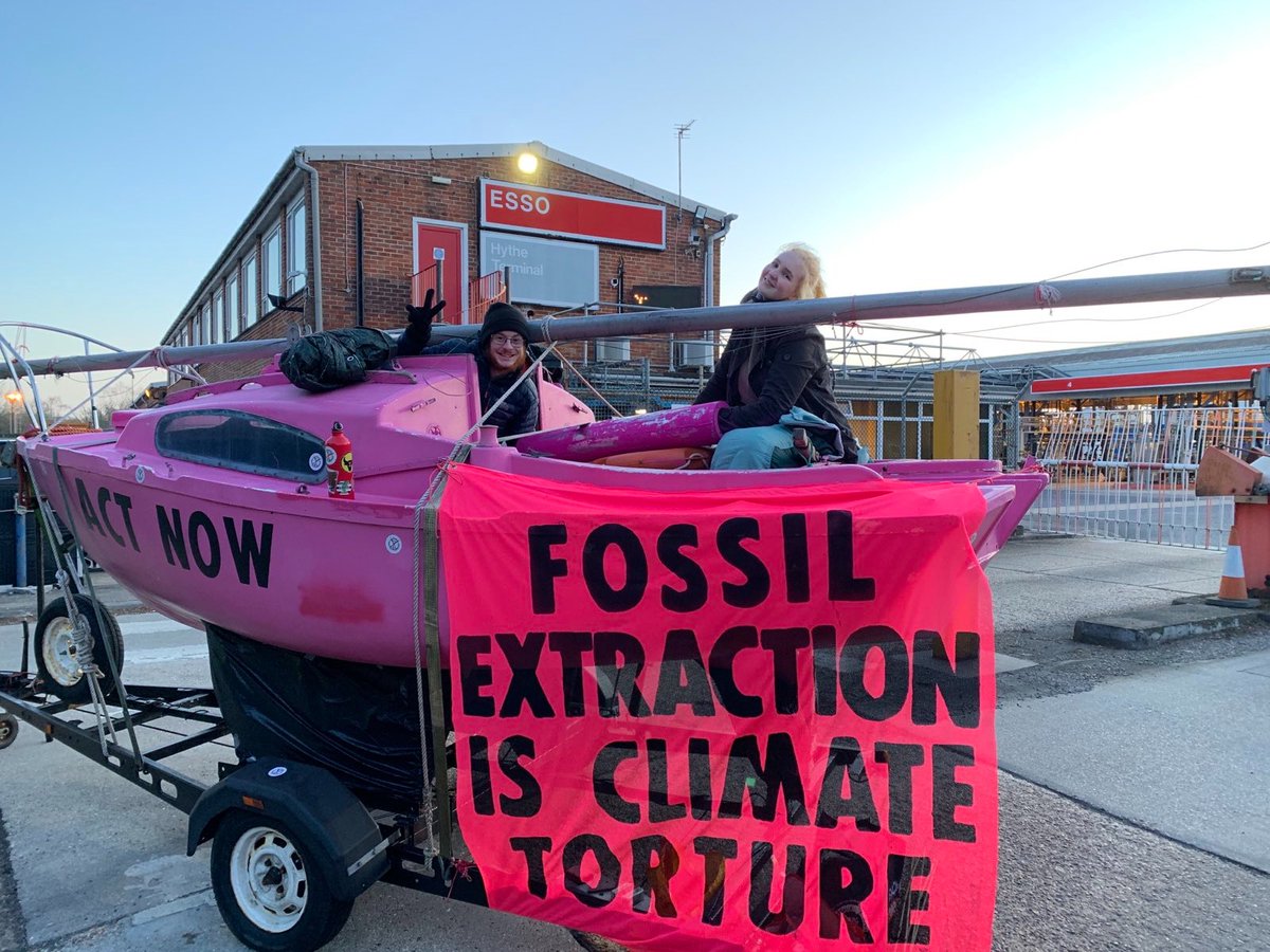 xryouthuk's tweet photo. good morning!!

we are currently blocking the hythe entrance terminal at the exxon mobile oil refinery in fawley, hampshire.

stop all new fossil fuel investment, now. 

it is that simple ;)

more updates coming this way soon!

@XRebellionUK @SolidarityXr @XrYouth https://t.co/XF7hDLSDYj