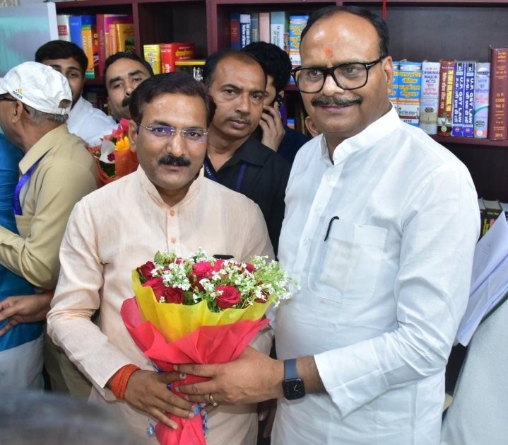GunjanVill's tweet photo. नियुक्ति पत्र वितरण समारोह के लिए शासन से मंजूरी लेने पहुंचे शिक्षा मंत्री
#97000_शिक्षक_भर्ती
#Joining_letter
#Chandra_Institute
#Bycott_chandra_institute
@VedPDwivedi @ANKITSI38987766 @KomalSi71063105 @JagratiKomal https://t.co/ivB9YAgwqN