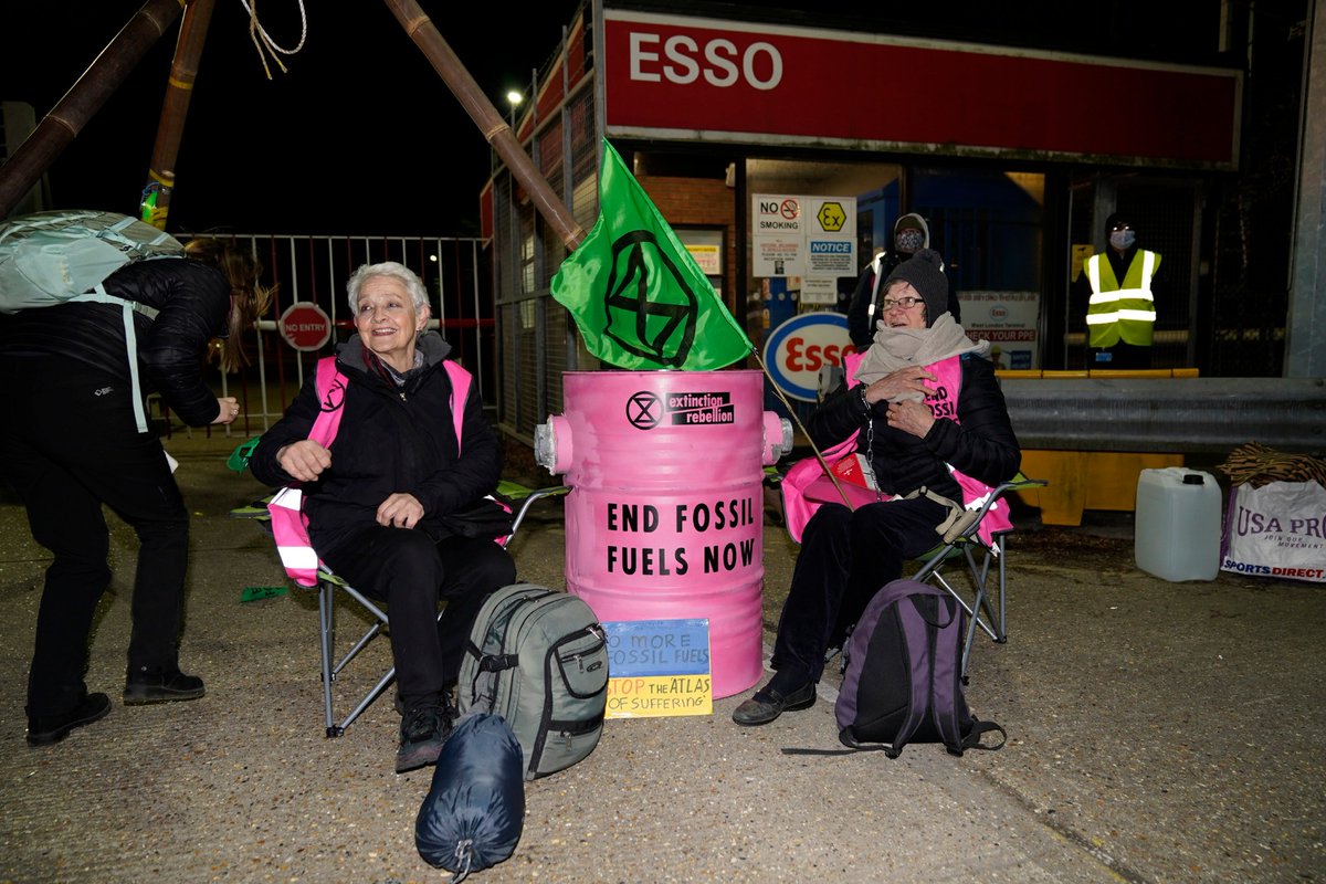 🚨 BREAKING! 10 OIL FACILITIES BLOCKED ACROSS UK 🚨

<a href="/BorisJohnson/">Boris Johnson</a> failed to respond to our demands to shut down the #FossilFuel economy.

#FossilFuels are killing 🌍 &amp; funding war 

Big Oil makes record $$ while hitting us with #CostOfLiving crisis 

So today, we shut them down