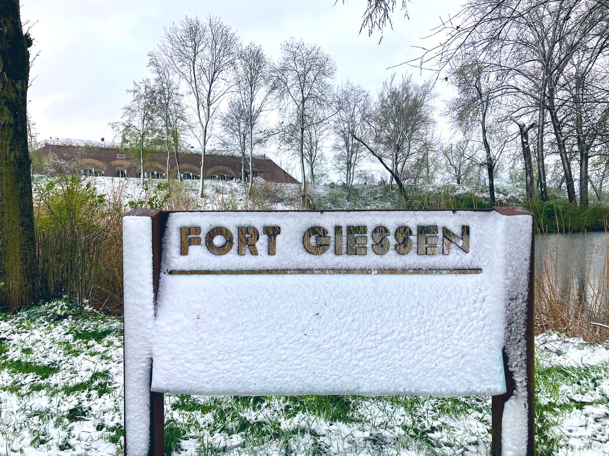 BartBoswachter's tweet photo. Witte ochtend op #FortGiessen! #unesco #sneeuw https://t.co/jLnjDNlHUJ