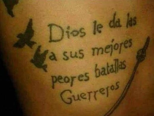 me_parthor's tweet photo. Cuando te tatúa M. Rajoy https://t.co/AkAMyICnoE