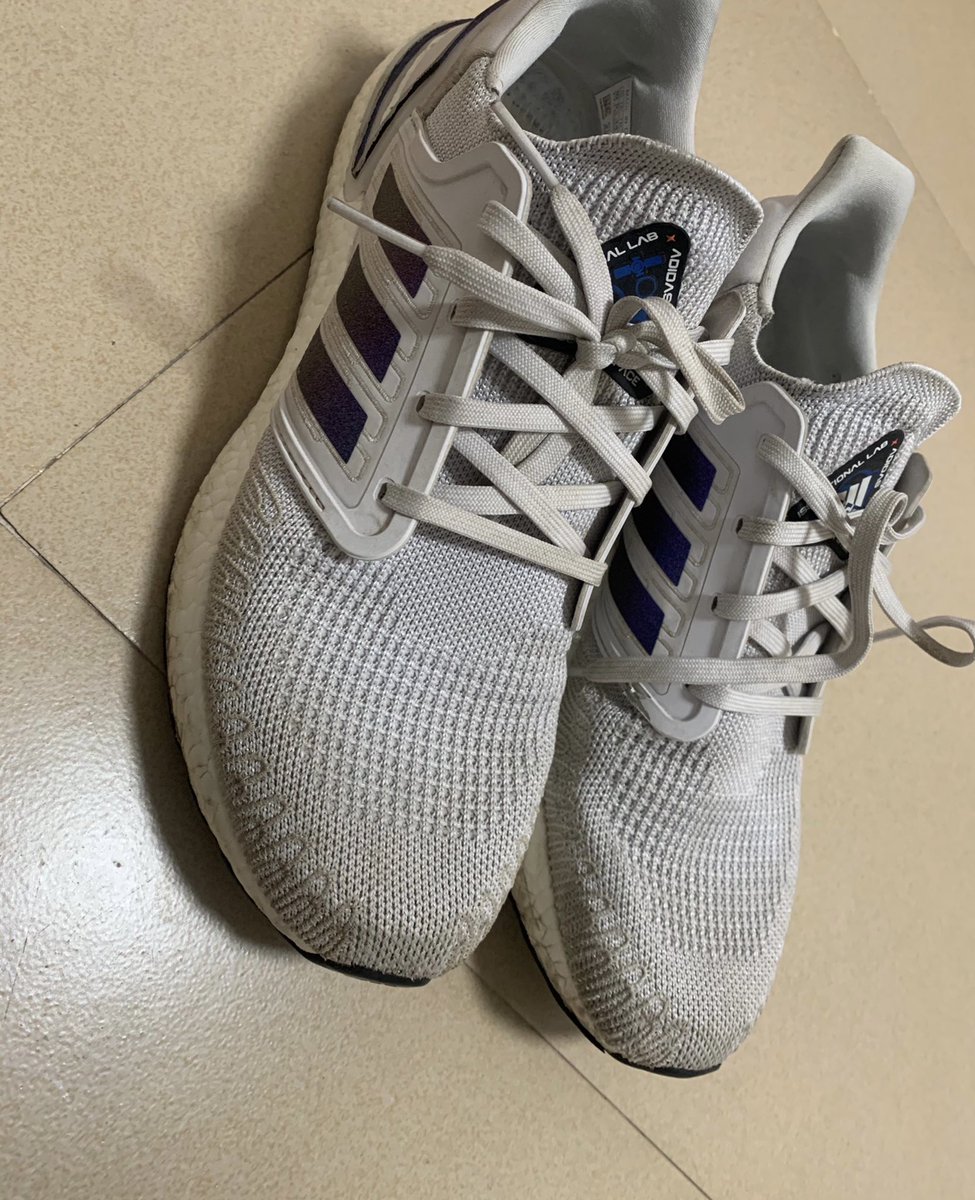 wang199701's tweet photo. 这直男的鞋也太臭了，鞋垫上的汗渍足印也太诱人了。真的好爱直男的鞋垫，尤其是又臭脚印又明显的。 https://t.co/lwEsZmiypK