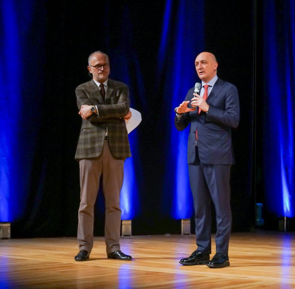 DanieleLeodori's tweet photo. Con il progetto #ASpassoConABC facciamo uscire gli studenti dalle aule e li portiamo a conoscere il nostro patrimonio storico, artistico e culturale. I giovani sono il nostro futuro, dobbiamo continuare ad investire su di loro e sulle loro conoscenze https://t.co/HpvexkPnPb