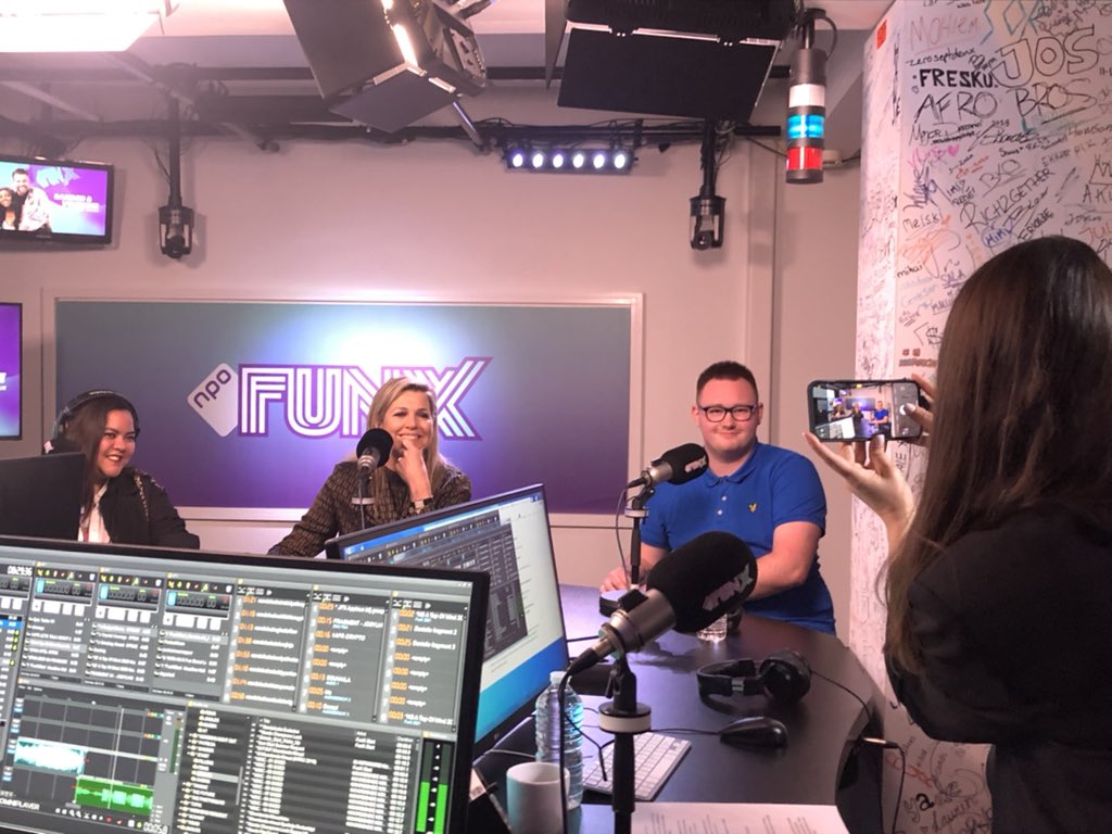 Praten over geld, schuld en schaamte. Rosalie en Mike <a href="/AlbedaMBO/">Albeda mbo</a> spreken met <a href="/MaximaKoningin_/">🔸Koningin Má𝕏ima🔸</a>  <a href="/FunX/">FunX</a>