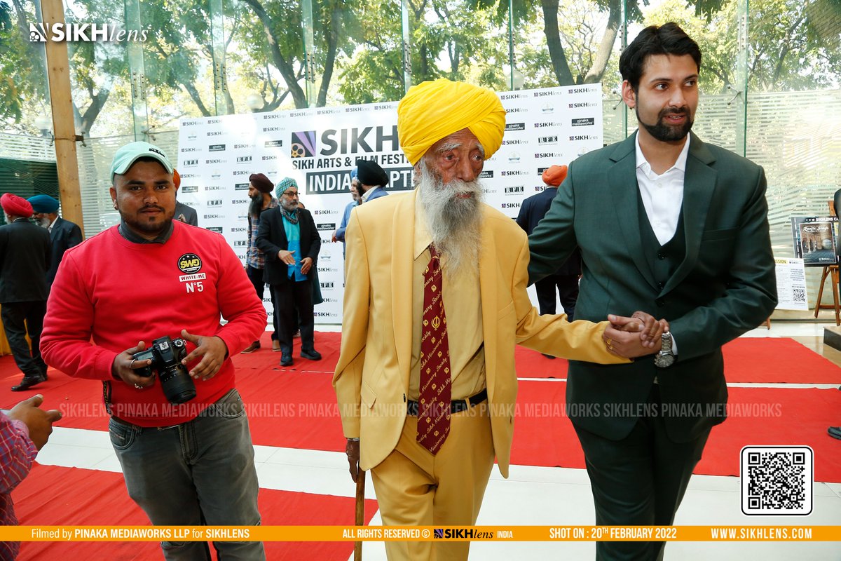 Ojaswwee's tweet photo. It has been an honor to host #FaujaSingh at @Sikhlens Sikh Arts &amp; Film Festival INDIA Chapter 2022, held in February 2022.
On behalf of #Sikhlens, #PinakaMediaworks &amp; #RollingFramesEntertainment, we wish him the best of health and wellness. https://t.co/X9ew0lOHNA