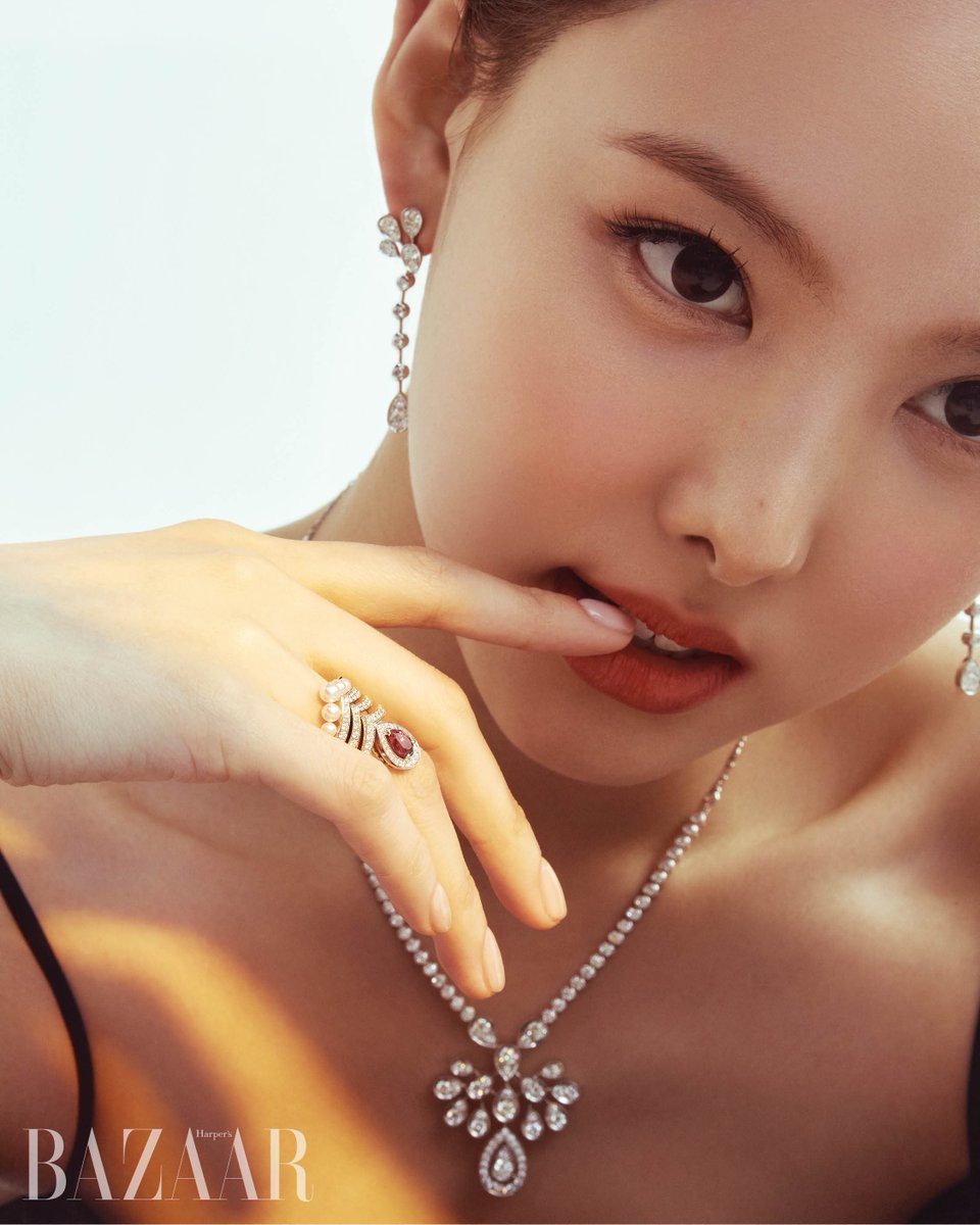 JYPETWICE's tweet photo. NAYEON &amp; Chaumet &amp; Harper's BAZAAR Korea

https://t.co/DcFN89AexO

#TWICE #트와이스 #NAYEON #나연 #Chaumet #harpersbazaarkorea #광고 https://t.co/apaWEPegNk