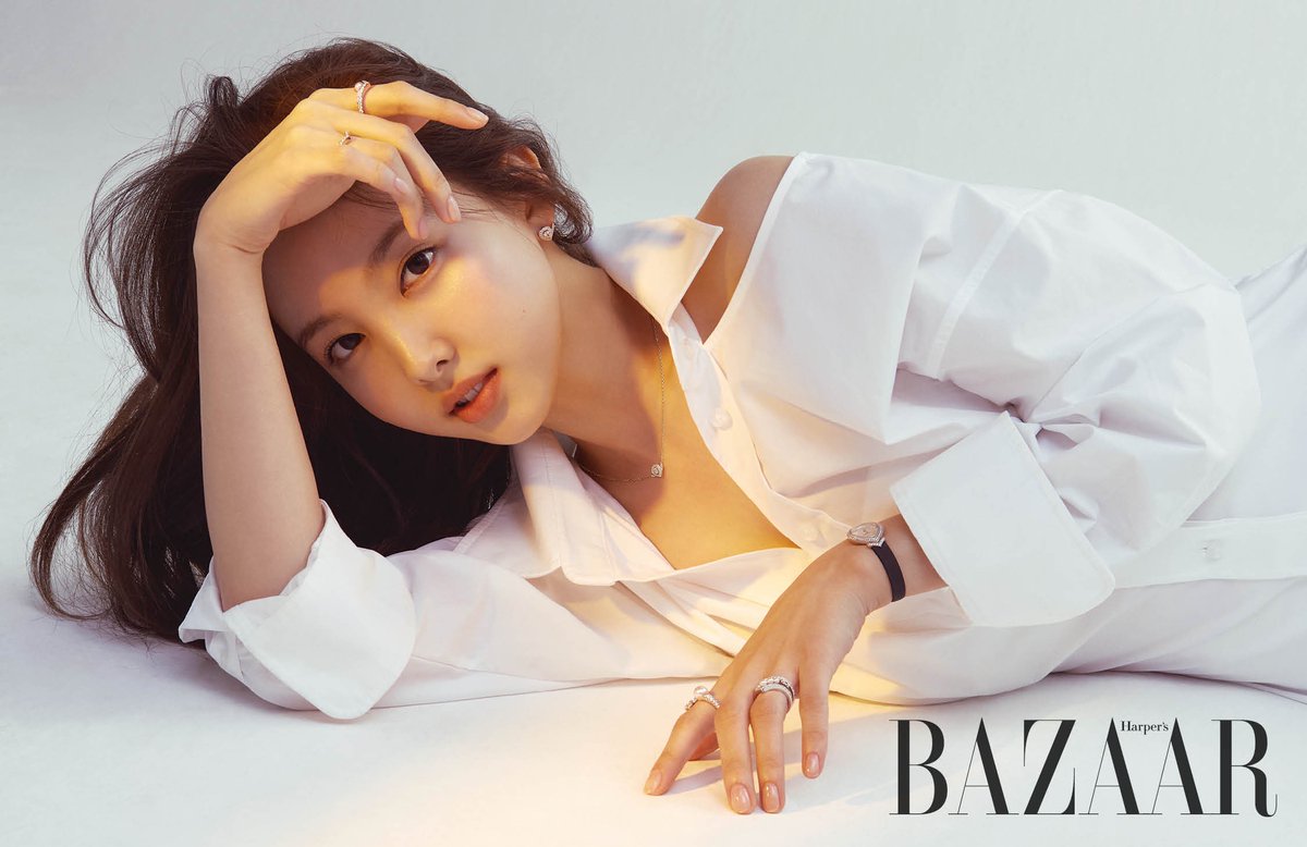 JYPETWICE's tweet photo. NAYEON &amp; Chaumet &amp; Harper's BAZAAR Korea

https://t.co/DcFN89AexO

#TWICE #트와이스 #NAYEON #나연 #Chaumet #harpersbazaarkorea #광고 https://t.co/ULW4dJqNiF