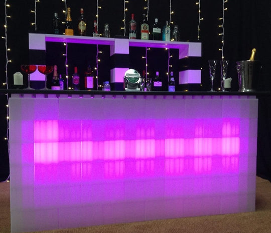 EverblocksUK's tweet photo. Friday feeling fuelled by this cool Everblocks bar setup!

#weddings #ukweddings #temporarybar #everblock #biglego #coolspaces #eventspace #ukevents https://t.co/Il31448gFT