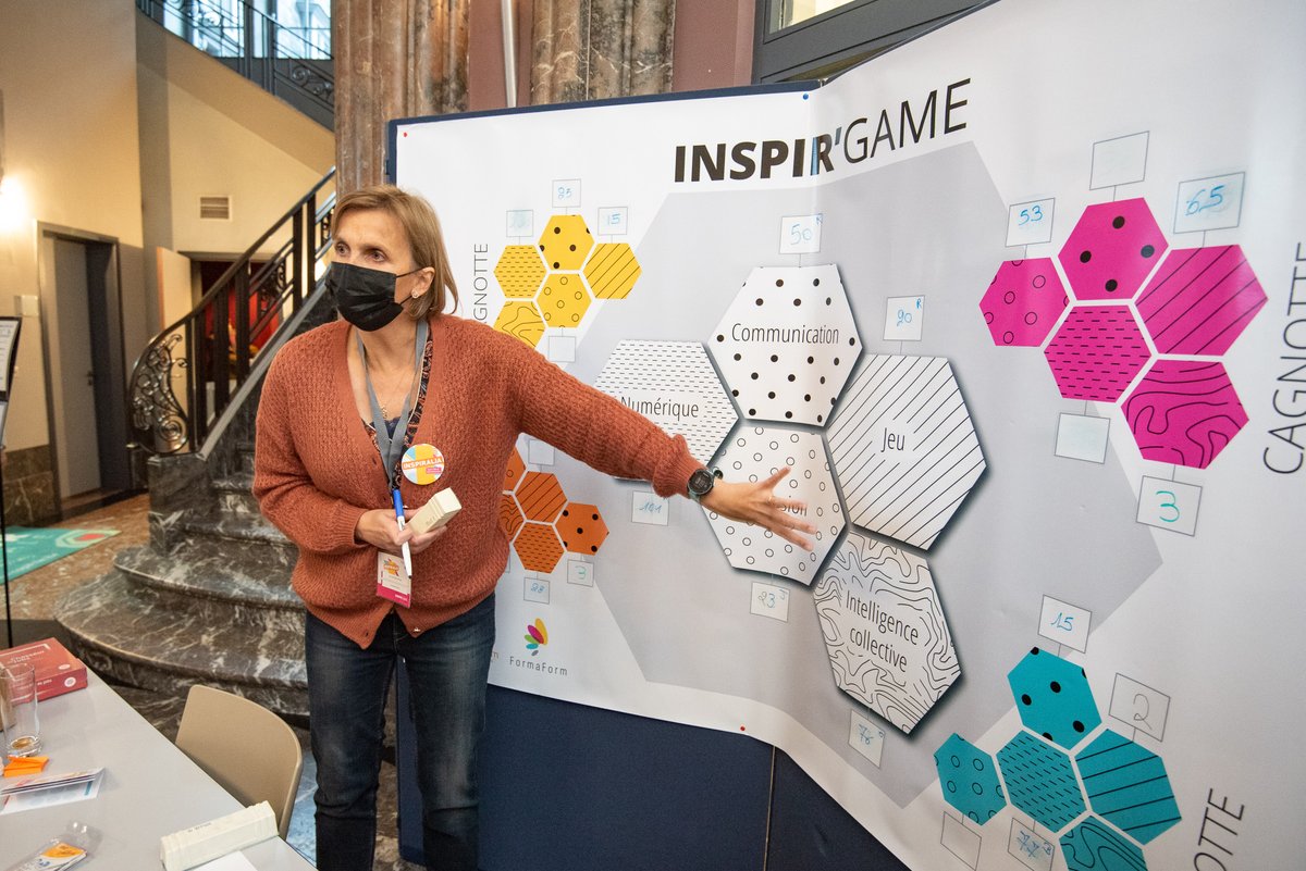 Brtnnc's tweet photo. Les rencontres DU "Apprendre par le jeu" commencent dans quelques minutes. Un programme riche et varié.
@DeCosterSophie1 et moi-même aurons le plaisir de vous présenter notre jeu Inspir'game.
Il est encore temps de nous rejoindre :) #ludopédagogie #APLJ #FormaForm https://t.co/qvRgYaDpOV