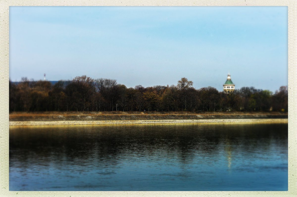 CallmeGideon's tweet photo. Vattentornet, Margaretaön #aprilpåminplanet #budapest https://t.co/GIQA9r0RV2