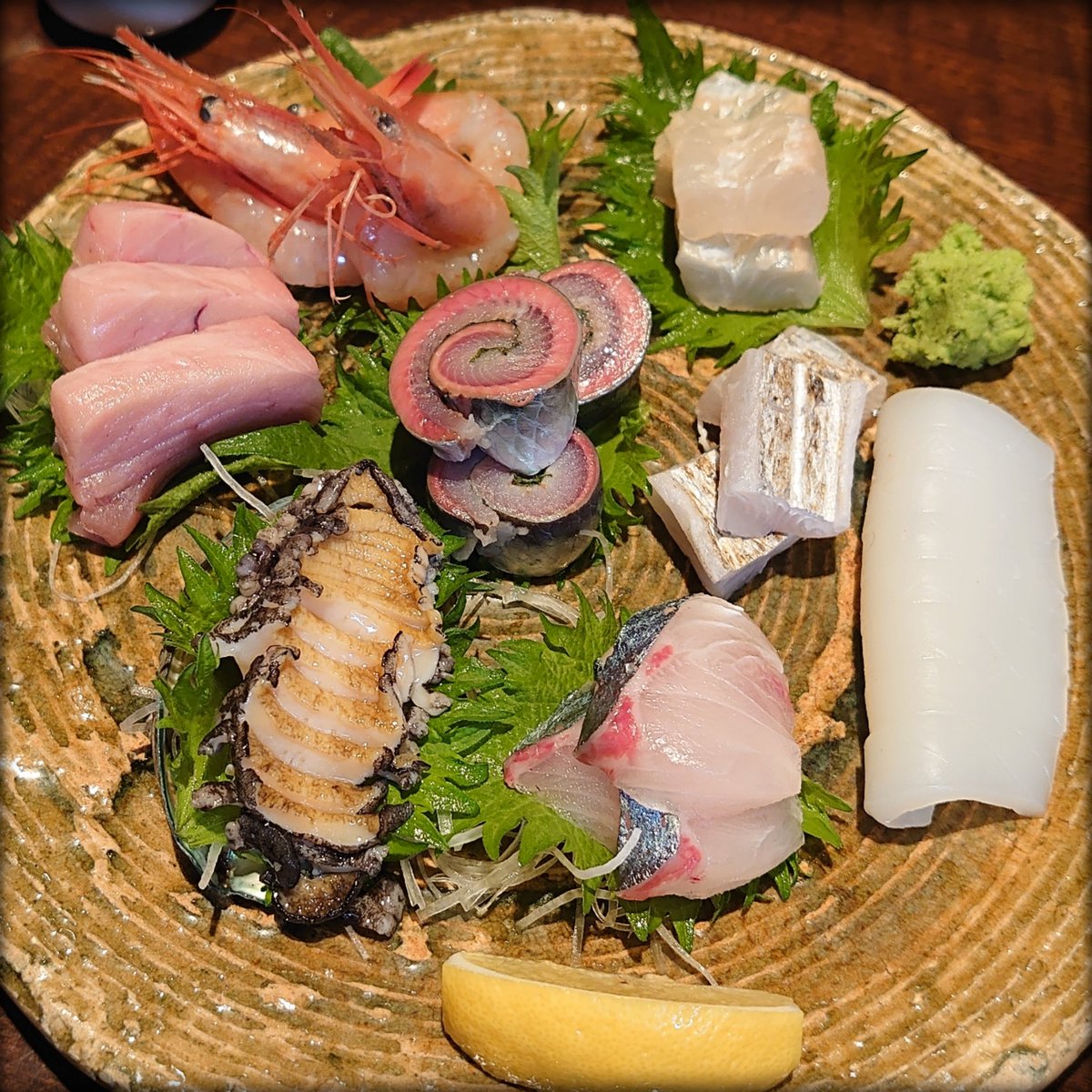 yotms's tweet photo. 今日のご褒美。明日はライブである。
#おつかれさま #刺身もり #assortedsashimi https://t.co/twUfivaOvr