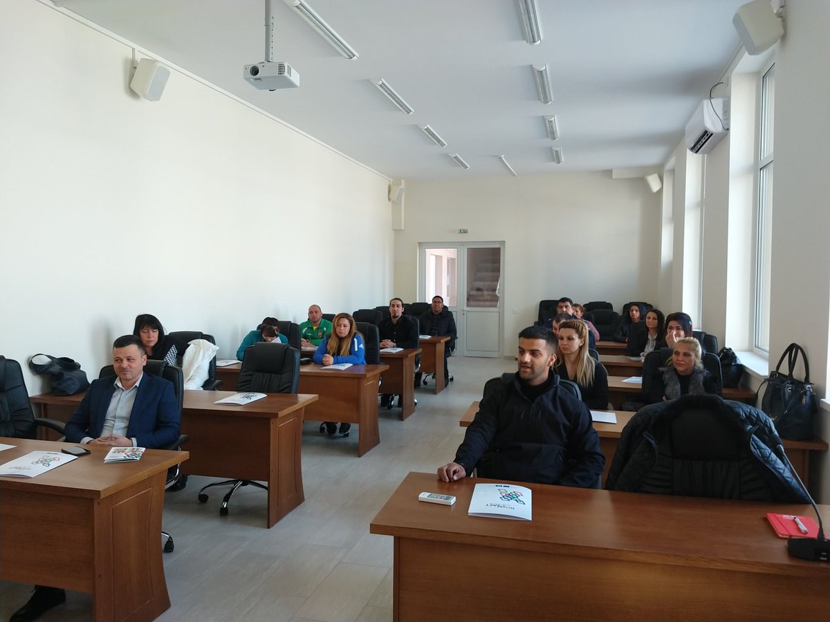ROMACT_EC_CoE's tweet photo. 1st meeting of the Working Group for the Implementation of the Local Policy for Social #Inclusion in #Rakovski 🇧🇬
Rules of procedure were adopted & members agreed on where to intervene to improve the situation of vulnerable communities.
Next https://t.co/722GFNxsr3
#EU4Roma https://t.co/Dy6MoKQPHT