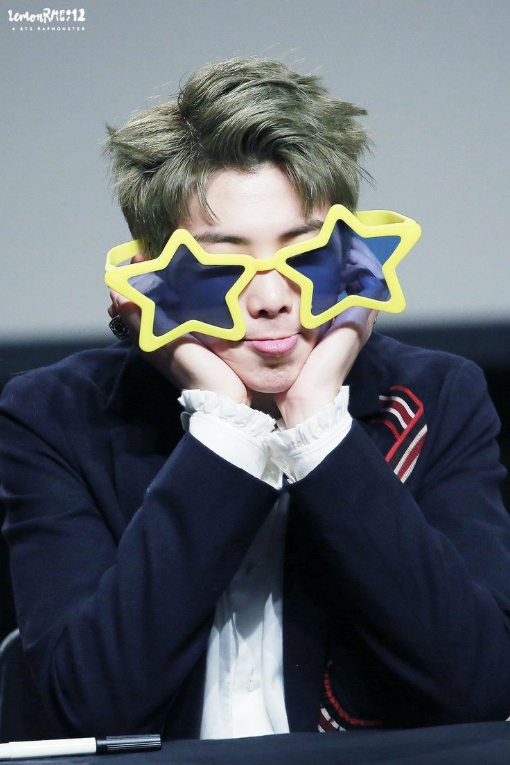 namus__crab's tweet photo. "Why are you so cute? Because I'm Namjoon." ~RM, Happy RM Day Vlive, 180912.
🥺🥺🥺🥺💜💜💜💜
#남준 #김남준 #방탄소년단RM #RM #알엠 #랩몬스터 #NAMJOON #littlenamu #namjoonquotes #namjoonlyrics #RMquotes . https://t.co/S2dTjWA6OP