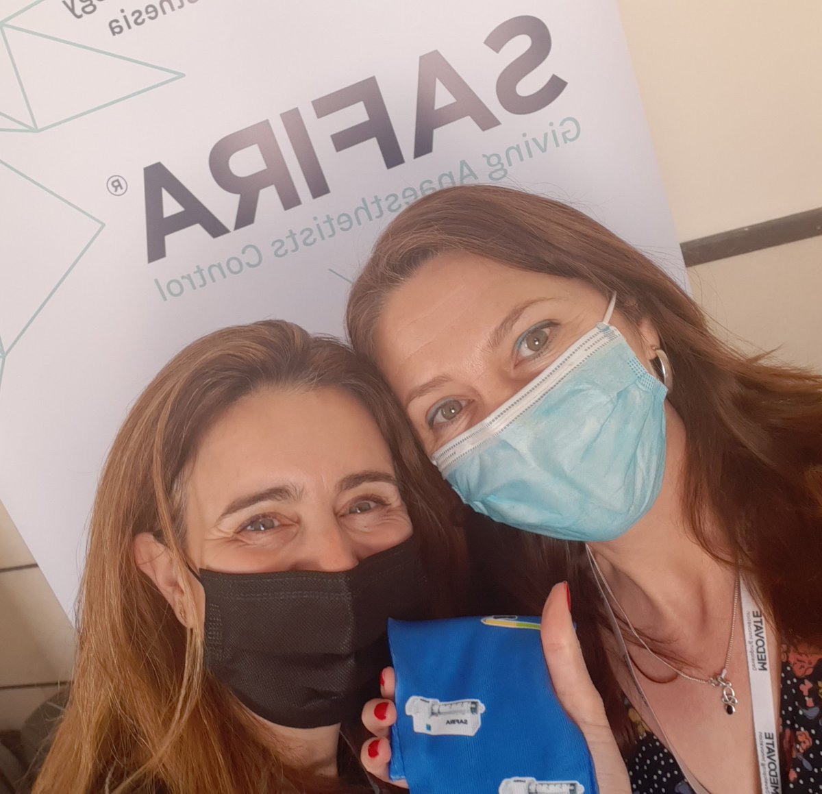 medovate's tweet photo. Great to meet the inspiring @claralexlobo at the @ESRA_Society #RTworkshop in #Porto today & grab a quick selfie while presenting her with her #SAFIRA #blocksocks!
#regionalanaesthesia #nerveblock #anaesthesia #anesthesiology #ThisGirlBlocks @ESRA_trainees https://t.co/rPvzKeC56w