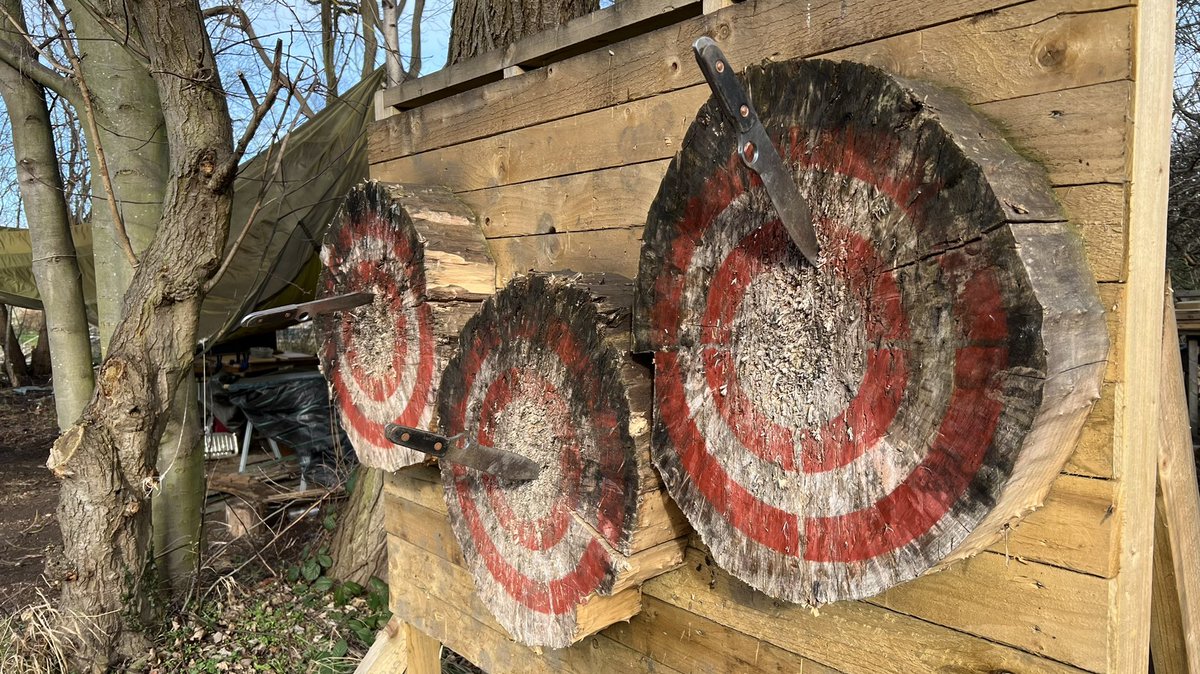 Unfortunately I’m having to hang up my windlass and get rid of the boat. It’s been a big decision but now is the time. I’m leaving the canals to become a professional knife/axe thrower