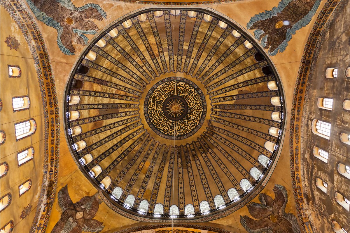 ghostofhellas's tweet photo. The dome of Hagia Sophia is the most striking element in the structure. The dome is 31,7 meter in diameter and 55,6 meter high from floor level. It’s supported by the arches between piers, called pendentives which were unique at those times. https://t.co/TTtCujNXZs