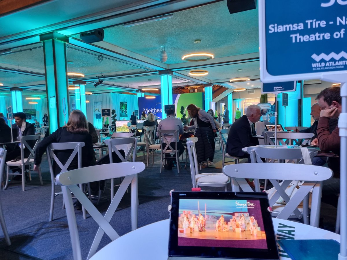 siamsatire's tweet image. Another busy day at #Meitheal2022 sharing all we have to offer at Siamsa Tire this year. Go dté sibh slán abhaile - safe home to old friends and new colleagues. #meetinkerry #wildatlanticway