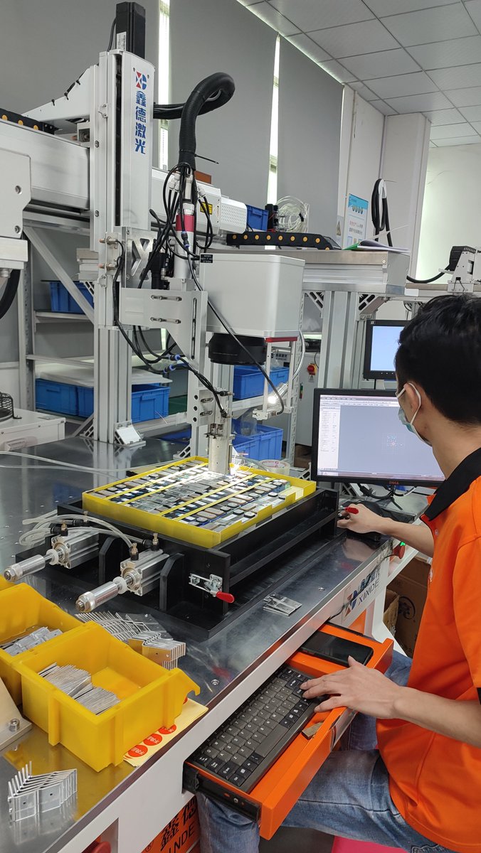 VivienSONG2022's tweet photo. It is a pretty and busy day again, see our laser weld machine worker's work. Our workshop production task is full since after spring festival. If you need a real manufacturer for Lithium battery pack, please contact with me! #chinesefactory #solarenergybattery #LifePo4batterypack https://t.co/tS5xz7r5OM