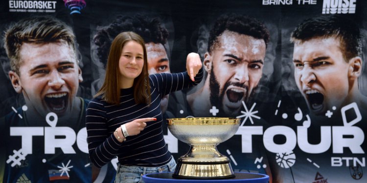 HajduPress's tweet image. Az egyetemi Díszudvarban pompázott az Eb kosártrófeája 🏆

hajdupress.hu/cikk/az-egyete…

#Debrecen @DEgyetem #EB #kosár #kosártrófea