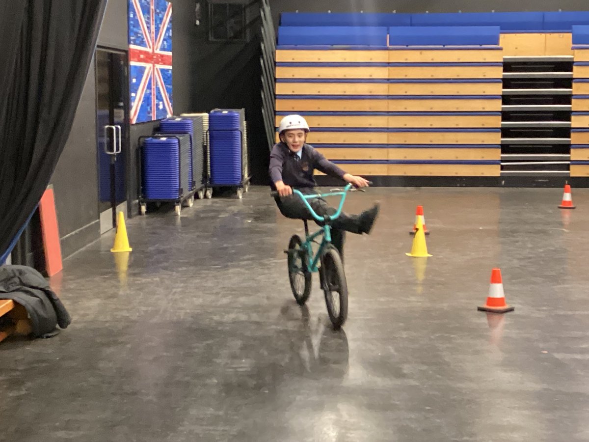 BBPrepBoarding's tweet image. Many thanks to @MikeBMXAcademy for staying on after our fabulous CTI day and letting the boarders join in the fun! #BBPrepBoarding #growthmindset #flearn