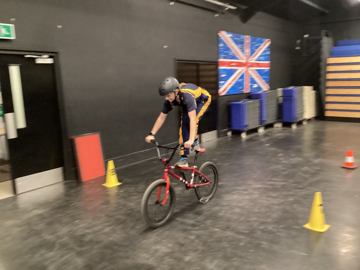 BBPrepBoarding's tweet image. Many thanks to @MikeBMXAcademy for staying on after our fabulous CTI day and letting the boarders join in the fun! #BBPrepBoarding #growthmindset #flearn