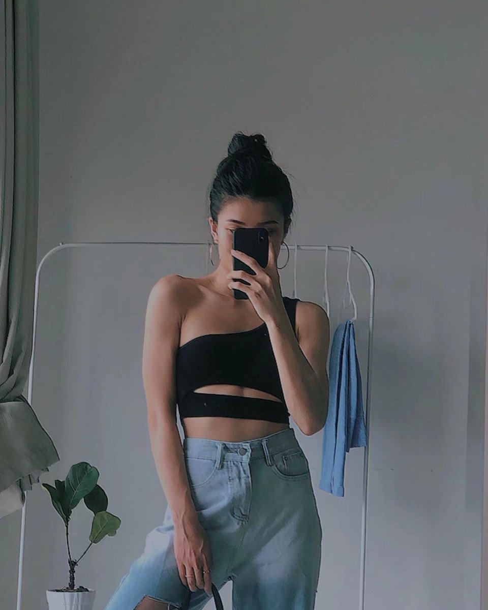 lovito_official's tweet photo. Inject casual ‘cool’ into your outfit with our Asymmetric Crop Top.✨✨
IG: thechloetey
Product id: L03028
Shop now>>https://t.co/hiB8VQKbN7
#Lovito #croptop #oneshouldertop #casualstyle https://t.co/xJ3kDfNZjH