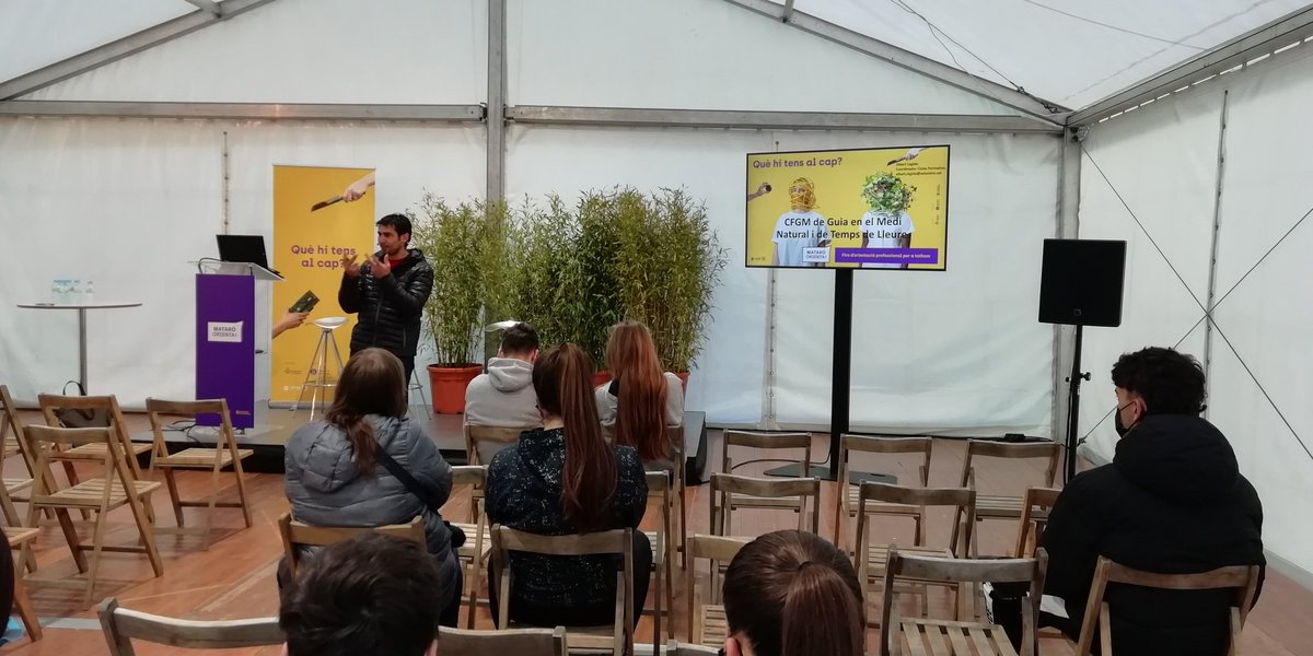 EducacioMataro's tweet photo. Aquest matí la Fira #MataróOrienta arrenca amb xerrades de #mobilitatinternacional 🌎 #CFGM guia de medi natural i temps de lleure 🌳 i #CFGM d'activitats comercials perfil de moda 🧵
Vine a la #FMO2022 i #orientat't
@SOM_ocupacio @matarocat https://t.co/ROYhel6s9Z