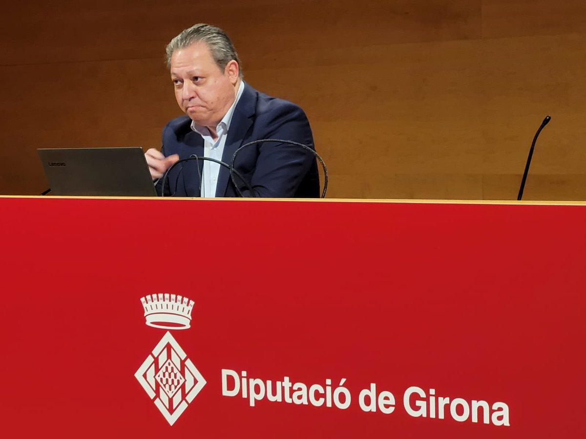 DiputacioGirona's tweet photo. 📝 S’inicia la 1a ponència de la jornada a l'@auditori_gi. Va a càrrec d'Enrique Benítez (@Ebpal), sota el títol «Las diputaciones y el cumplimiento de las leyes de transparencia en materia económica y contable en el ámbito local».
#ControlInternDdGi https://t.co/I0JQt0CIzH