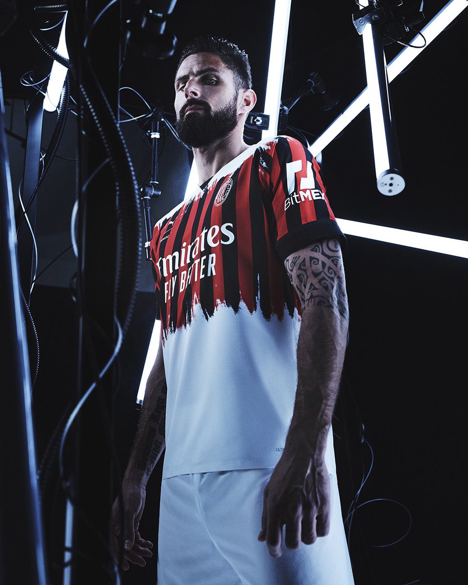IFTVofficial's tweet photo. Milan have unveiled their 4th kit which they’ll debut this Monday against Bologna

Thoughts? https://t.co/w3XIzKZZmm