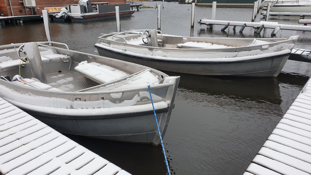 Vermoed zomaar dat vandaag onze #fluistersloepen niet in de verhuur gaan #westeinderplassen #sneeuw #aalsmeer <a href="/huureensloepje/">Huureensloepje.nl</a> <a href="/VisitAalsmeer/">Visit Aalsmeer</a>  #lakeamsterdam