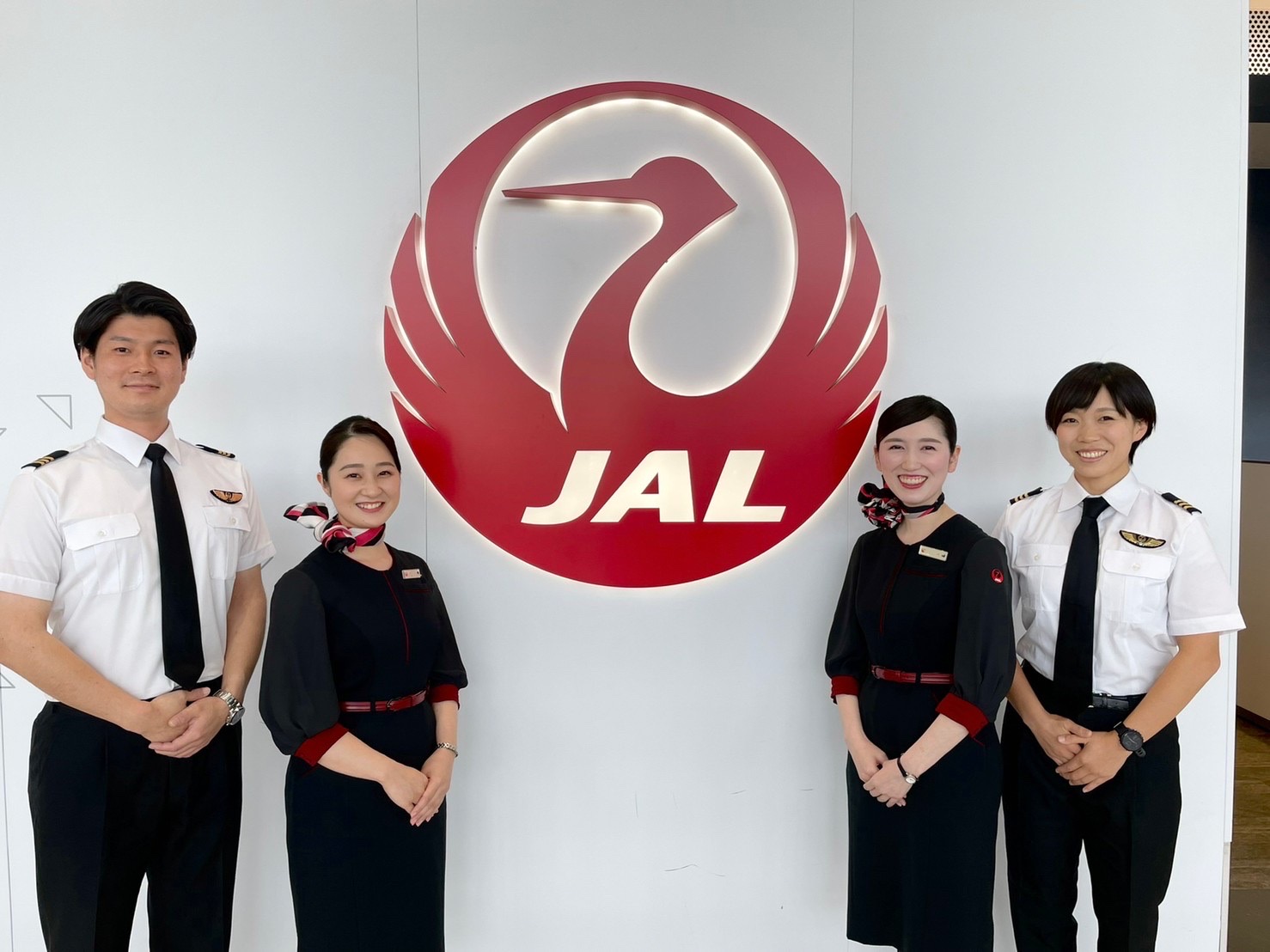 J Air ジェイエア 公式 J Airです 今日から新年度 エンブラー の皆さんの中にも新しい環境になる人いるかな わたしとこでも 23年度に向けて 客室乗務員 と 地上職 の採用活動を再開するで 地域と地域を結ぶ ジェイエア 一緒に