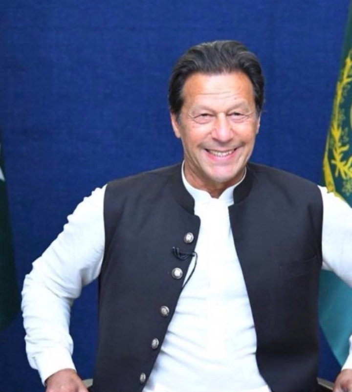 HeerBMalik's tweet photo. اِیَّاکَ نَعۡبُدُ وَ اِیَّاکَ نَسۡتَعِیۡنُ
صبح بخیر
࿐ہیر༆
#BehindYouSkipper
#NationStandsWithPMKhan
#ikpower https://t.co/ccghLN8iZZ