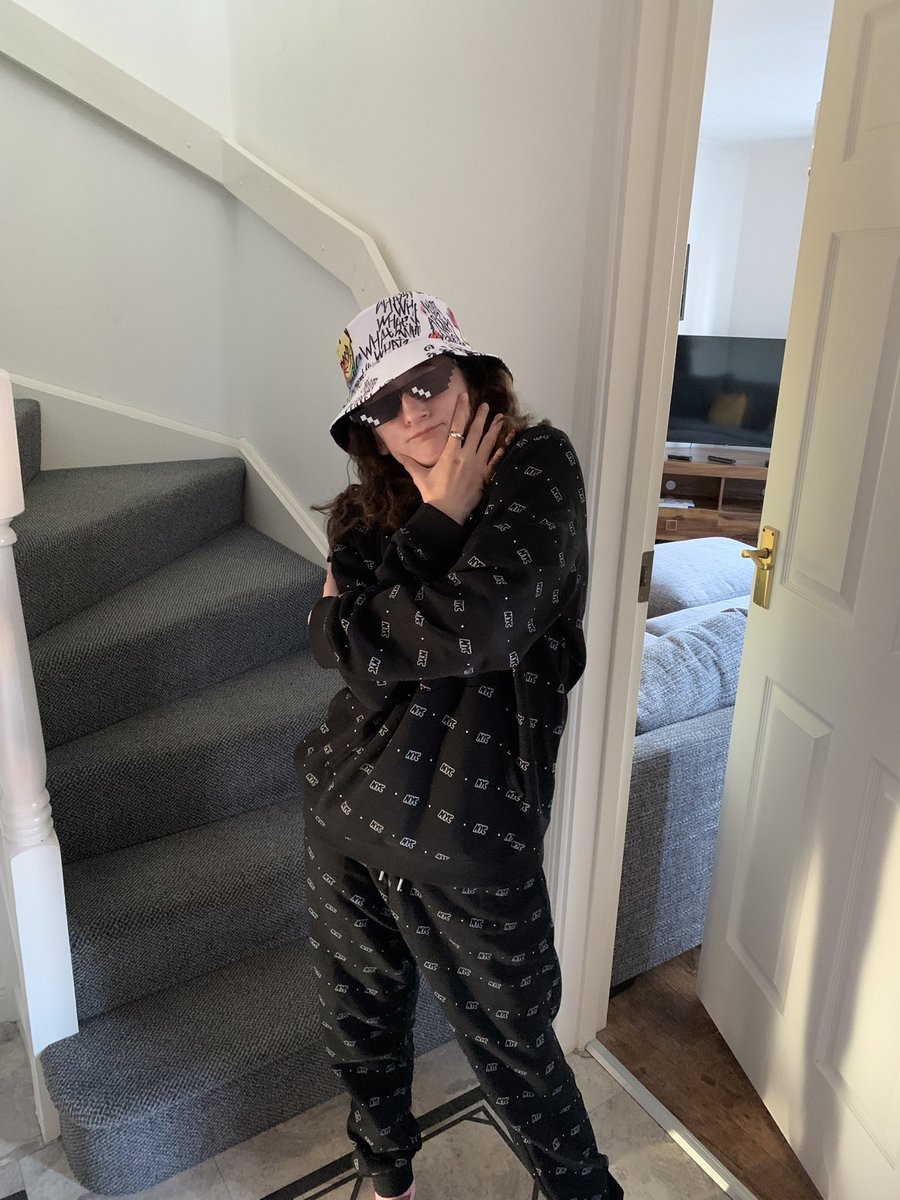 laurahed's tweet photo. @KingfisherY6 ready for a hip-hop-athon 🕺 https://t.co/DyePbgGRAK