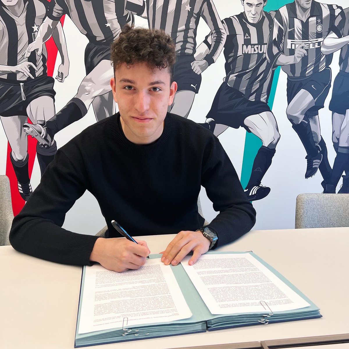 AndreaModora's tweet photo. Per anni lo abbiamo #sognato, lo abbiamo #desiderato ed oraโฆ ottenuto! Congratulazioni per il tuo primo contratto con @Inter โ๐ผ #WilliamRovida
#newcontract #keyscout ๐ https://t.co/ynMFPv1gRg