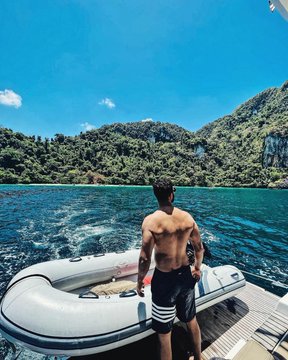BollywoodBlogs1's tweet photo. @vickykaushal09
 and #KatrinaKaif’s vacation pictures are truly #summervacation goals!
#KatrinaKaif #VickyKaushal #holidays #beachlife #beachbum #CoupleGoals 
Read more- https://t.co/Zh4JNXW3XQ https://t.co/dQXZBfIYTv