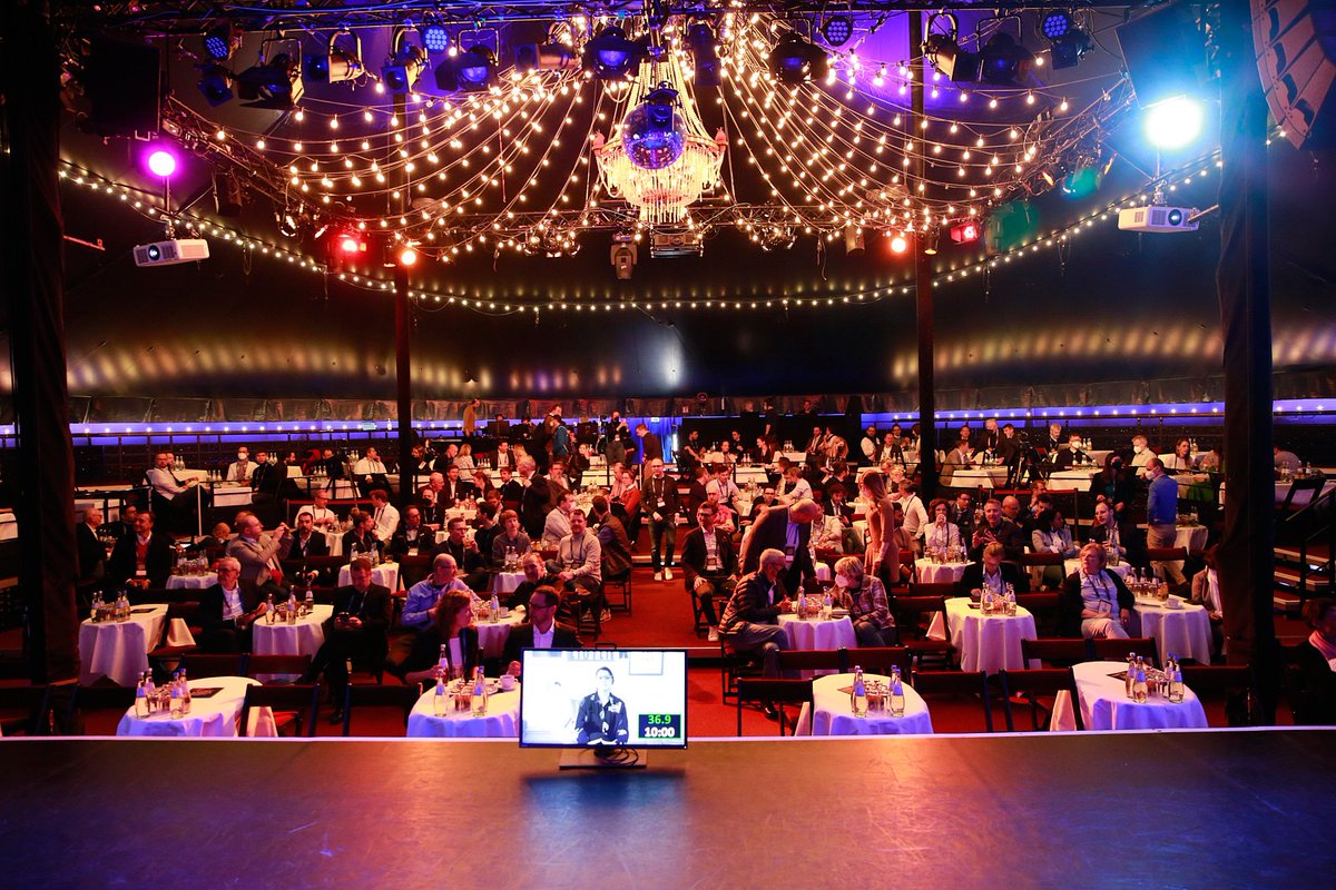 storytile's tweet photo. Zirkus-Feeling auf dem #Liveblog! @paymentbanking ist mit der #PEX22 wie immer ein geniales Event gelungen, mit dem Best of aus dem #Payment, nachzulesen und nachzuschauen hier:  https://t.co/OZOMWHskuG https://t.co/mFCx3vpewI