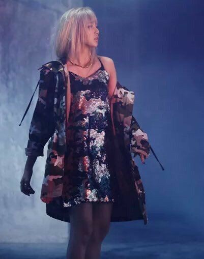 daily lisa pics (@dailylisapix) on Twitter photo 