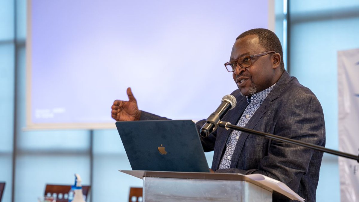 InSird's tweet photo. Dr. Martin Oloo, presents how governance systems can increase the participation of women in decision-making processes, including those relating to climate policies. https://t.co/TKQBUFtHLr