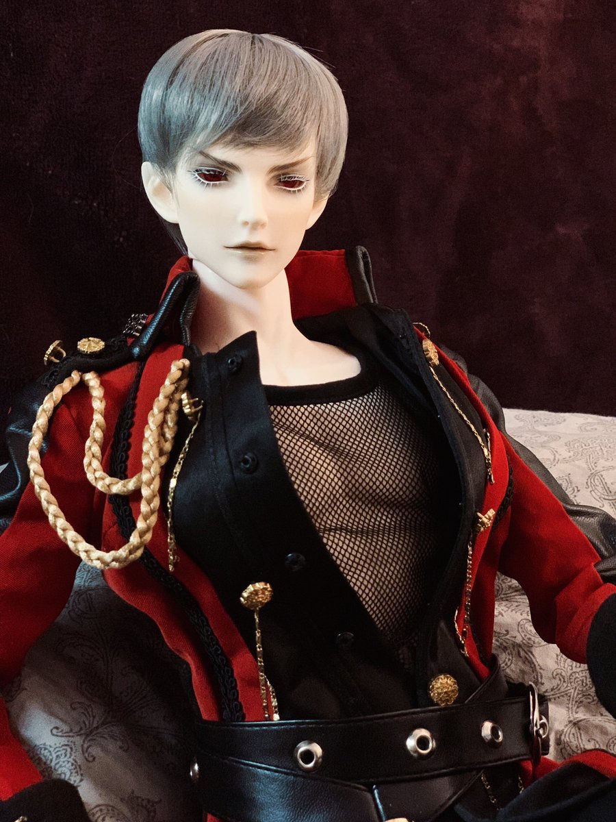 kitsune_ren's tweet photo. Is there a ball jointed doll community on twitter? Idk but here are my two demon bois, Vlad (short hair) and Armand (long hair). They are husbands. (Dolls from RingDoll)
#balljointeddoll #bjd #ringdoll #demoncharacters #collection https://t.co/WaoOIpYQP2