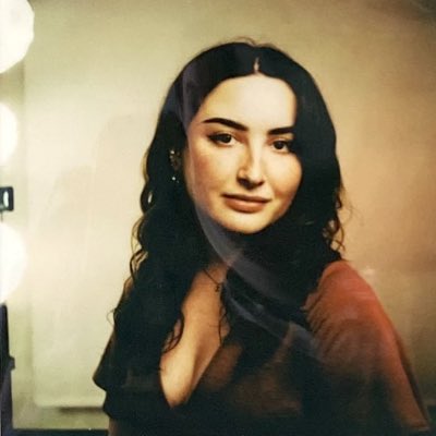 Georgia_Mae_Fox's tweet photo. #NewProfilePic courtesy of @aktaphotography’s beautiful Polaroid camera x https://t.co/ID8hAfetX6