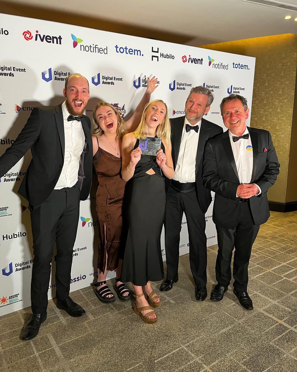 _robdavey's tweet image. Amazing to win the @Digi_Event_News Best Digital Event Production Company at the #DigitalEventAwards last night. So fully deserved by everyone at @SilverstreamTV 🎉
