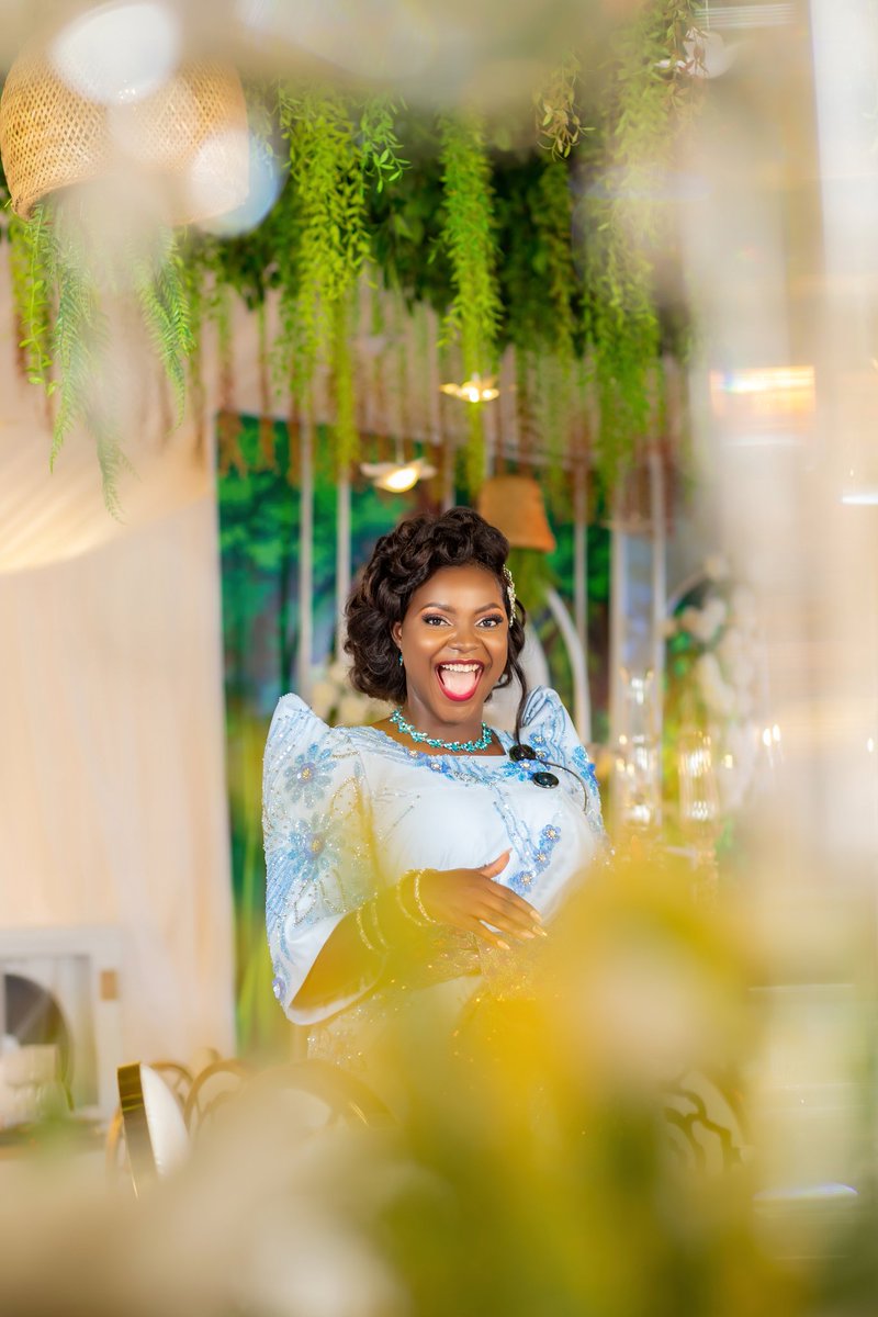 MikoloUg's tweet photo. Debbie's bridal joy is all we want this Friday😍😍
📸 #BarashaEvents
MUA💄: #Lashglo https://t.co/mlqVAMlKVZ